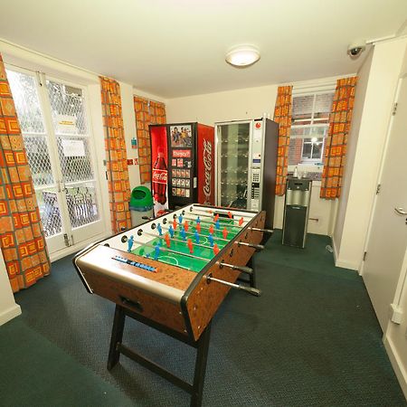 Evelyn Gardens Hostel London Exterior photo