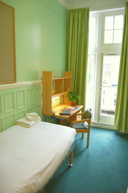Evelyn Gardens Hostel London Room photo