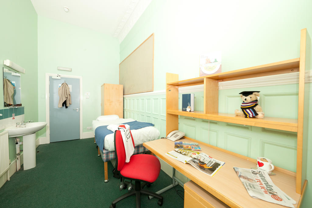 Evelyn Gardens Hostel London Room photo